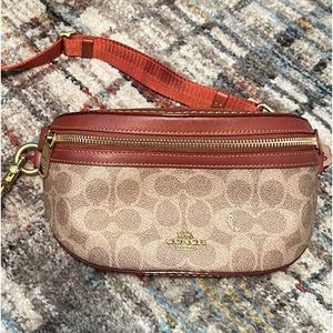 Coach Belt bag in signature canvas